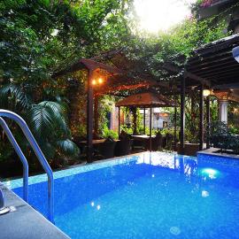 Hotel Middle Path & Spa，位于博卡拉的酒店