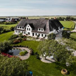 Rickmer's Hoff Grand Cottage - Sauna, Kamin & Reet，位于佩尔沃姆的酒店