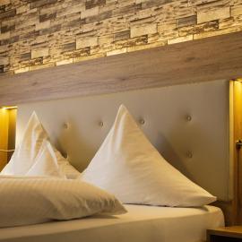 Land-gut-Hotel Räuber Lippoldskrug，位于阿尔费尔德的酒店