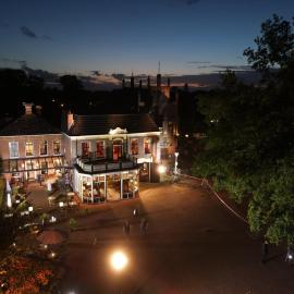 Hotel In't Holt 1654 Grand Café & Logement，位于Zuidhorn的酒店