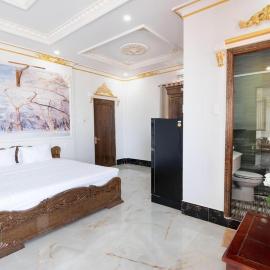Little Saigon Hotel，位于朱笃的酒店