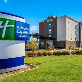 Holiday Inn Express & Suites Tulsa East - Catoosa by IHG，位于卡图萨的酒店