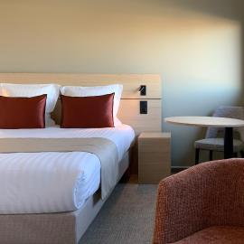 Hôtel Akena Troyes - La Chapelle St-Luc，位于特鲁瓦的酒店