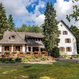 Waldhotel am Nürburgring，位于Baar的酒店