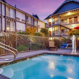 Best Western Plus Bayshore Inn，位于尤里卡的酒店