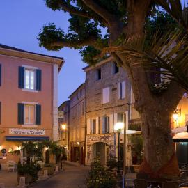 Hôtel L'Herbier d'Orange - Accueil Vélo，位于奥朗日的酒店