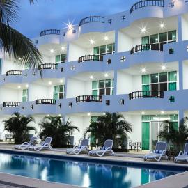 Costa Madero Resort，位于洛斯阿亚拉的酒店