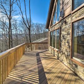 Cabin w/ Mtn View, 4 Mi to Massanutten Resort，位于马萨纳滕的酒店