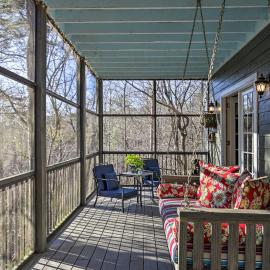 Cozy & Quiet Studio w/ Porch, Near Scenic Railway!，位于蓝岭的酒店