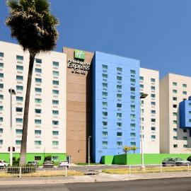 Holiday Inn Express & Suites Toluca Zona Aeropuerto by IHG，位于托卢卡的酒店