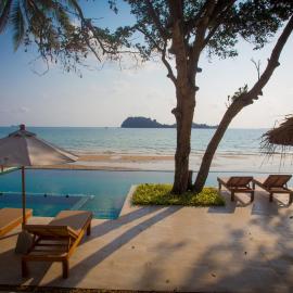 The Nest Private Beach Resort，位于春蓬的酒店