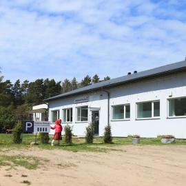 Kihnu Sadama Öömaja Guesthouse，位于Lemsi的酒店