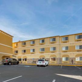 Comfort Inn & Suites Alameda at Albuquerque Balloon Fiesta Park，位于阿拉米达的酒店
