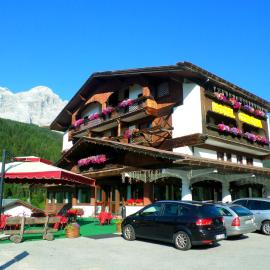Hotel Corona，位于瓦尔迪佐多的酒店