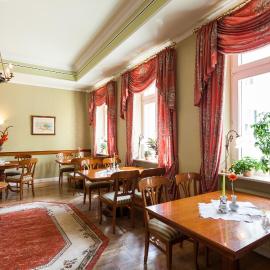 Hotel Garni Schlossgarten，位于施特雷利茨的酒店