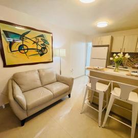 Compact Haven with Private Entrance and FREE Parking and Laundry