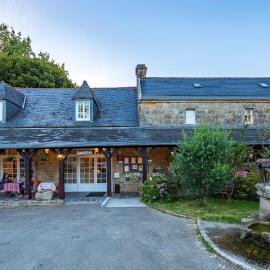 Logis- Auberge De Kerveoc'h，位于杜瓦讷内的酒店