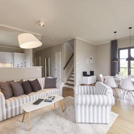 Reetland am Meer - Premium Reetdachvilla mit 3 Schlafzimmern, Sauna und Kamin E24，位于德兰斯克的酒店