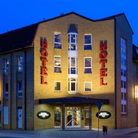 Hotel Märkischer Hof，位于卢肯瓦尔德的酒店