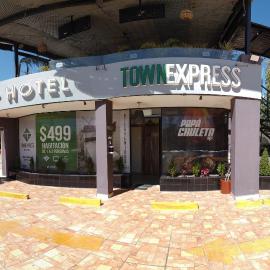 Hotel Town Express，位于杜兰戈的酒店