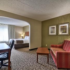 Clarion Inn & Suites Cortland - University Area,位于科特兰的酒店