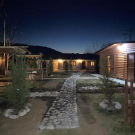 Windmill Shkodra Gesthouse Camping & Grill，位于斯库台的酒店