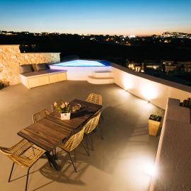 Amer Villa Santorini with outdoor hot tub，位于弗通的酒店