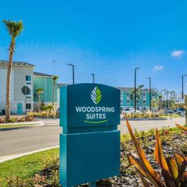WoodSpring Suites Bradenton，位于布雷登顿的酒店