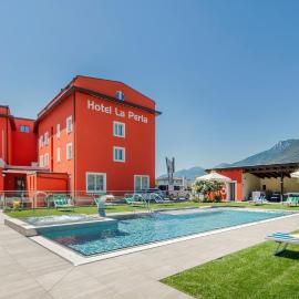 Hotel La Perla，位于Sant' Antonino (S. Antonino)的酒店
