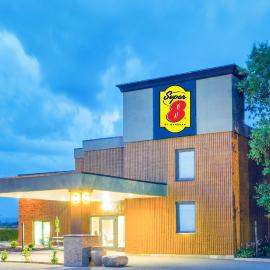 Super 8 by Wyndham Plattsburgh，位于普拉茨堡的酒店