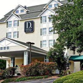 D. Hotel Suites & Spa，位于霍利奥克的酒店