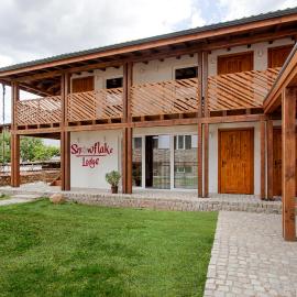 Къщи за гости Сноуфлейк Snowflake Chalet and Snowflake Lodge，位于班斯科的酒店