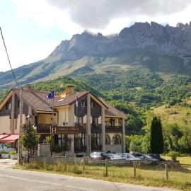Hotel Cumbres de Valdeón,位于波萨达德瓦尔德翁的酒店