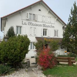 Hôtel Maison Blanche，位于伊韦尔东的酒店