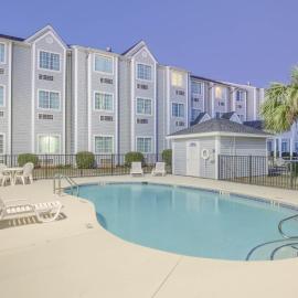 Microtel Inn & Suites by Wyndham Gulf Shores，位于格尔夫海岸的酒店