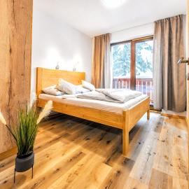 Apartments Srdiecko - JASNA South, SAUNA, FIREPLACE, FOREST View，位于塔莱的酒店
