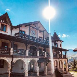 Hotel Complex Dvir Kniazhoiy Korony，位于斯拉夫西克的酒店
