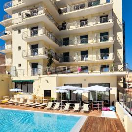 Excelsior Hotel E Appartamenti，位于洛阿诺的酒店