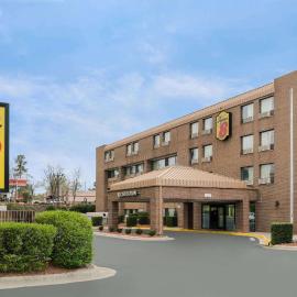 Super 8 by Wyndham Raleigh North East，位于罗利的酒店