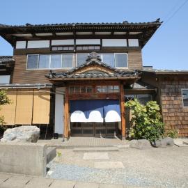 やどバーTATSUJi，位于上越市的酒店