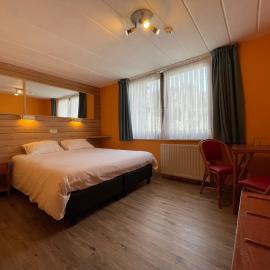 Hotel Les Arcades - La-Roche-en-Ardenne，位于拉罗什-阿登的酒店