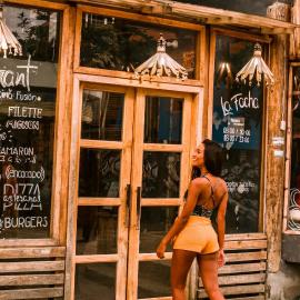 La Facha Hostal Restaurant Surf，位于莫姆皮切的酒店