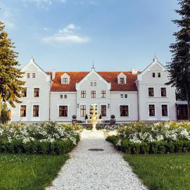 Palac Mortegi Hotel & SPA - Konferencje dla biznesu - Restauracja, SPA, Basen, Sauny, Jazda Konna, Mini Zoo, Animacje dla dzieci - Luksus, Relaks i Przyroda w jednym!，位于Lubawa的酒店