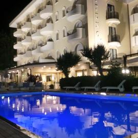 Hotel Nettuno，位于切尔维亚的酒店
