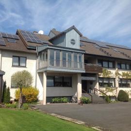 Landgasthof zum Wiesengrund，位于欣费尔德的酒店