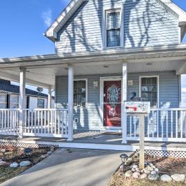 Downtown Boyne City Home, Walk to Lake Charlevoix!，位于博因城的酒店