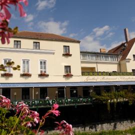 Gästehaus Klinglhuber，位于多瑙河畔克雷姆斯的酒店