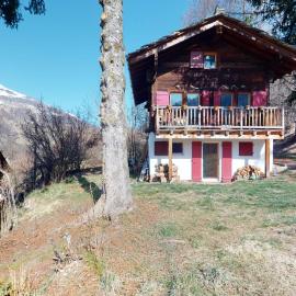 Idyllic chalet in Evolène, with view on the Dent Blanche and the mountains，位于埃沃莱讷的酒店