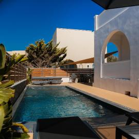 The Z Private Villa, Santorini，位于莫诺利索斯的酒店