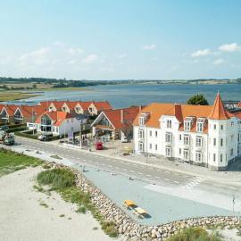 6 person holiday home on a holiday park in Hejls，位于海耶斯的酒店
